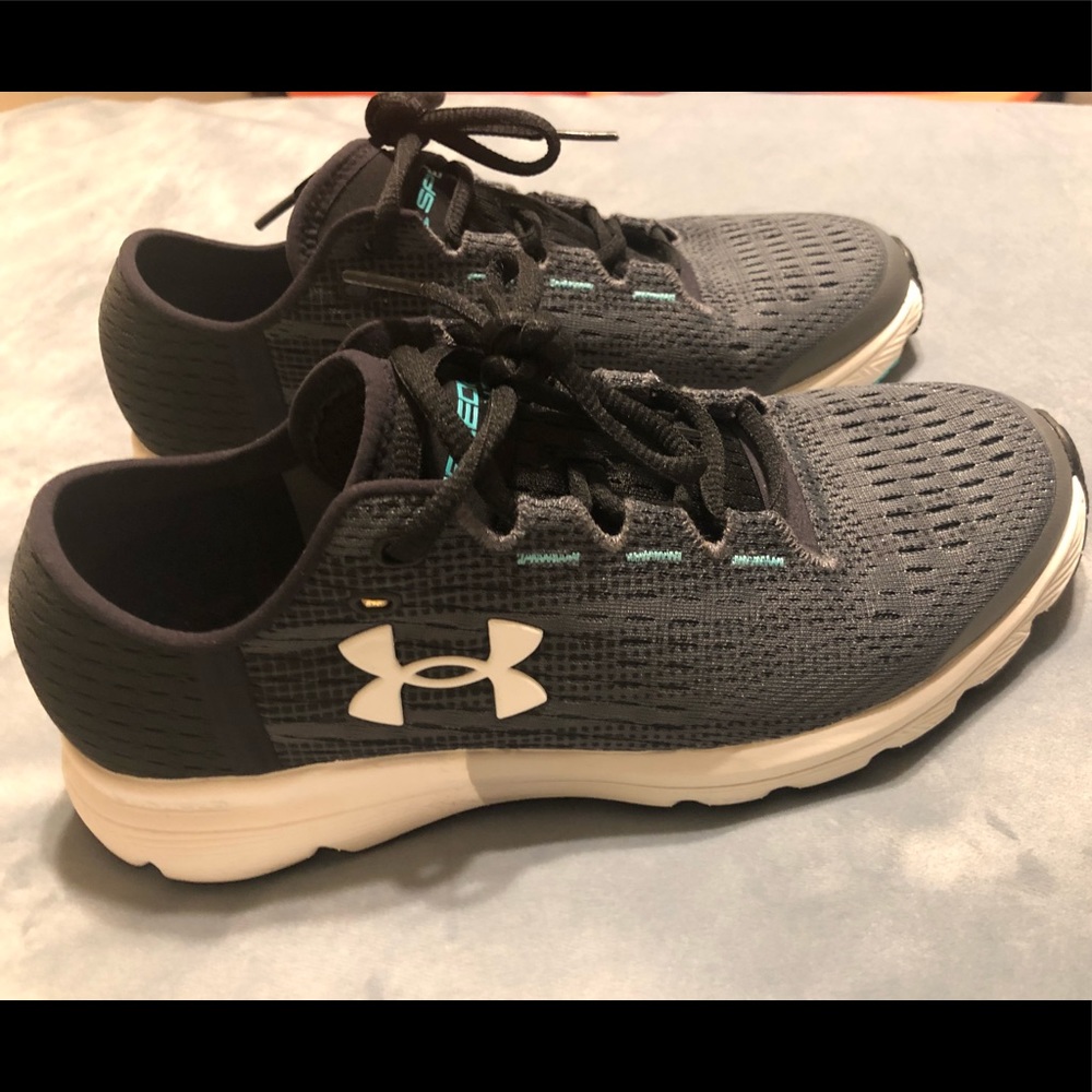 Like New Under Armour Tennis Shoes- size 6.5